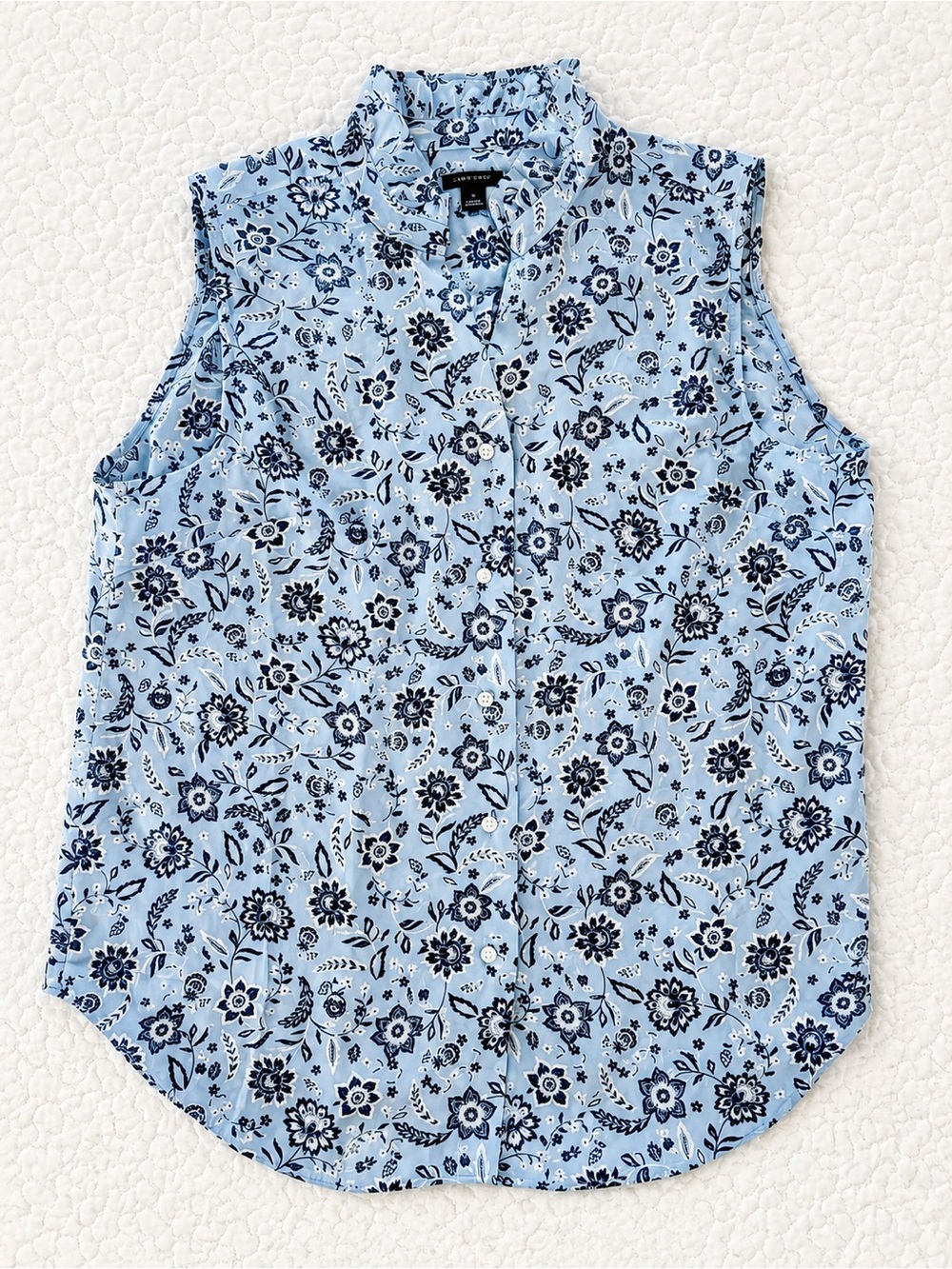 Ann Taylor Blue Floral Sleeveless Blouse Medium Ruffle Neck Button Front EUC